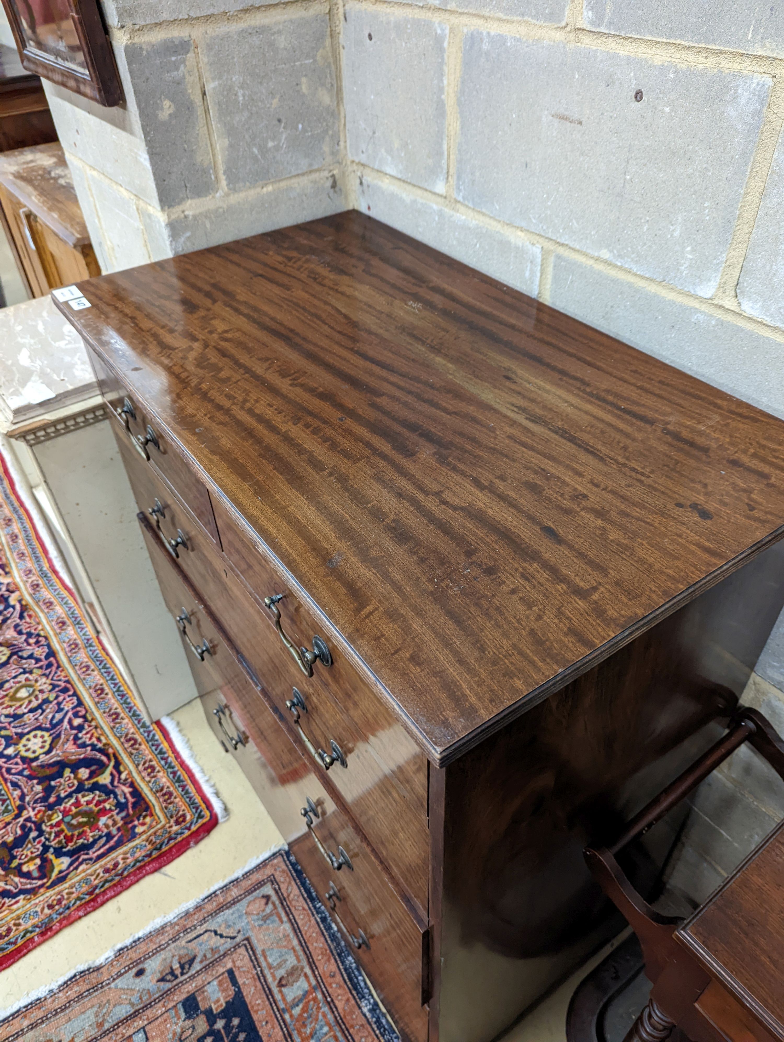 A George III mahogany chest of drawers, width 91cm, depth 52cm, height 107cm